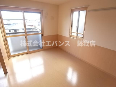 【居間・リビング】 | アヴァンセ八幡B | おしゃれな居間です