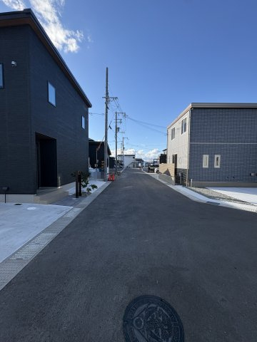 岩出市中迫・新築戸建・54742の前面道路含む現地写真