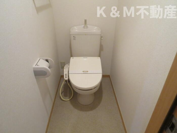 リシアンサス・ガーデンBのトイレ|ゆったりとした空間のトイレです