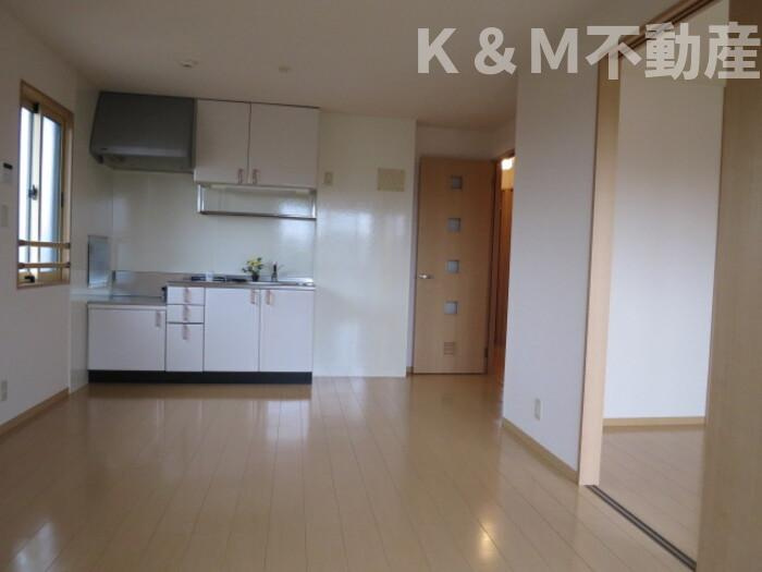 リシアンサス・ガーデンBの居間・リビング|ゆったりとした居間です