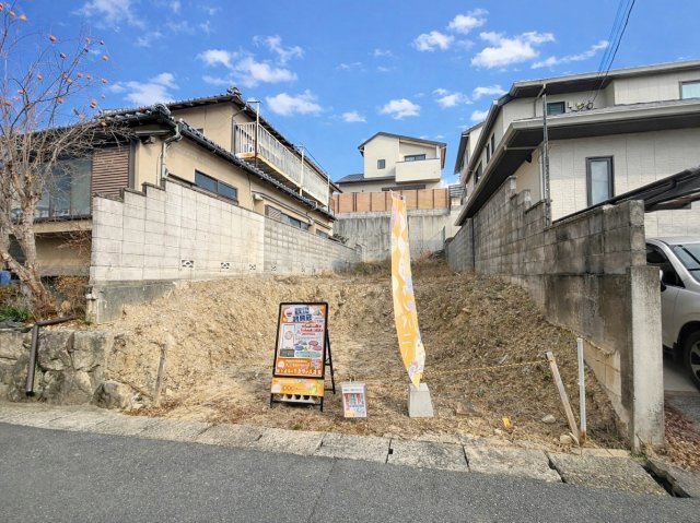 深草大亀谷万帖敷町　建築条件無土地の前面道路含む現地写真|ＪＲと京阪の２ｗａｙアクセス！ＪＲ藤森駅までは徒歩７分と通勤や通学に嬉しい距離となっております。（R7.11撮影）