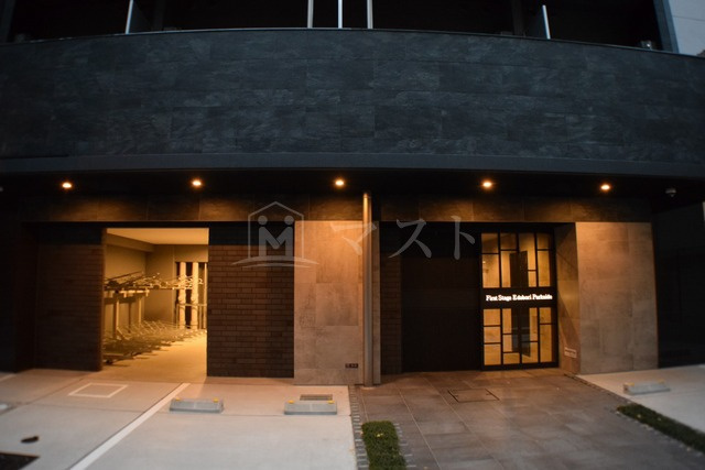 ファーストステージ江戸堀パークサイドのエントランス