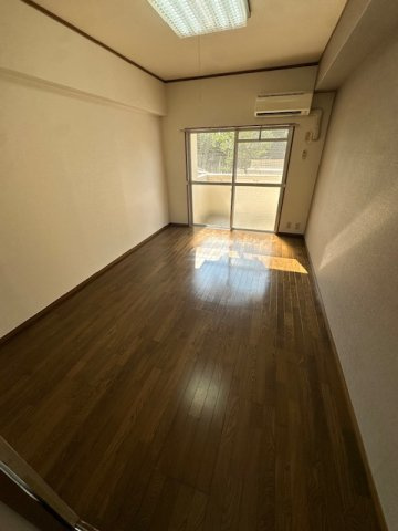 富士マンションの居間・リビング|201号室の写真となります。