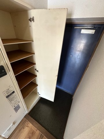 富士マンションの収納|201号室の写真となります。