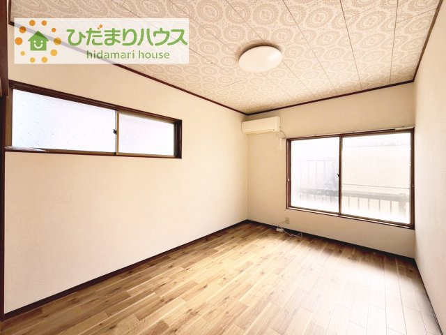 【寝室】 | 常総市原宿　中古戸建 | 大きなベッドを置いても余裕の広さの主寝室♪