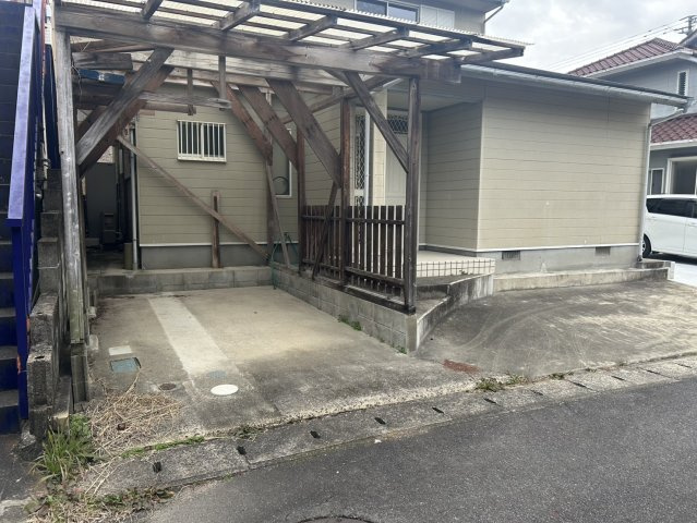 鏡梶原借家・告知ありの駐車場