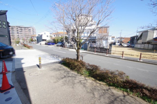 【前面道路含む現地写真】