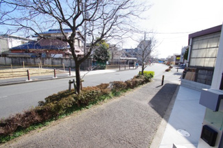 【前面道路含む現地写真】