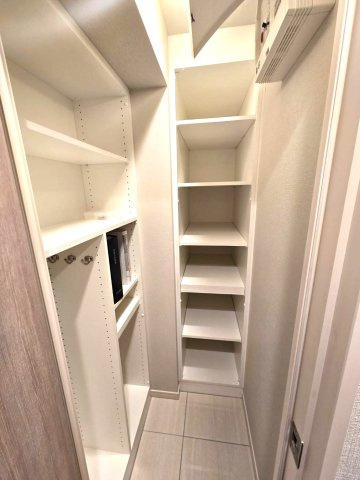 クリオラベルヴィ呉服町の収納|靴が多い方も嬉しいシューズクローゼット付き☆20足以上入りそうでした！