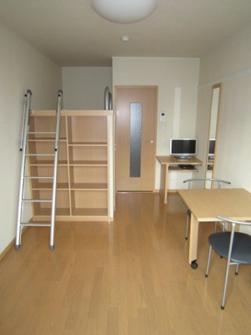 レオパレス東本町の居間・リビング|1階　2階以上はカーペット