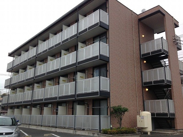 レオパレス東本町の外観