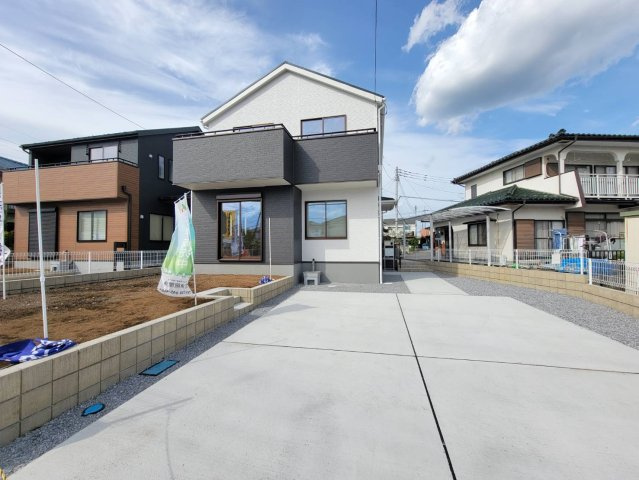 【LiveleGarden】宇都宮市駒生町 第25　全2邸の外観|○2号棟【4LDK+S+カースペース3台】
水回り集中家事動線で家事ラクプラン♪只今外構工事中、間もなく完成いたします！
※2026年4月撮影