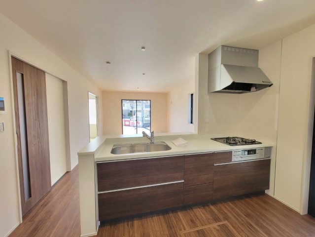 【LiveleGarden】宇都宮市駒生町 第25　全2邸の前面道路含む現地写真|〇前面道路〇
南西道路。周辺の環境は、ご自身の目で実際の現場をご確認頂くことが重要です。
道路の配置や道の広さ日当たりなど、ぜひ現地もご確認ください。
※2026年1月撮影