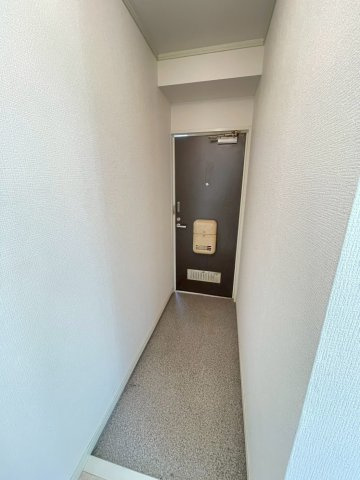 朝倉市堤のアパートの玄関