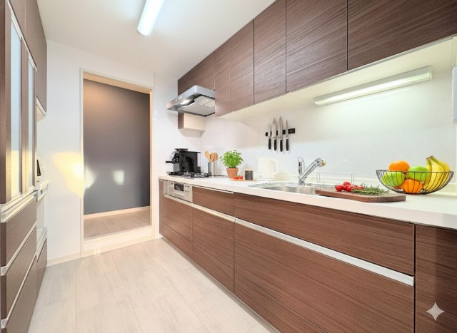 コスモ戸塚リベラヒルズＣ棟のキッチン|◆まるでカフェのようなキッチンを採用。人を招きたくなるお洒落で開放感ある空間を演出します。(家具はイメージ写真です）
