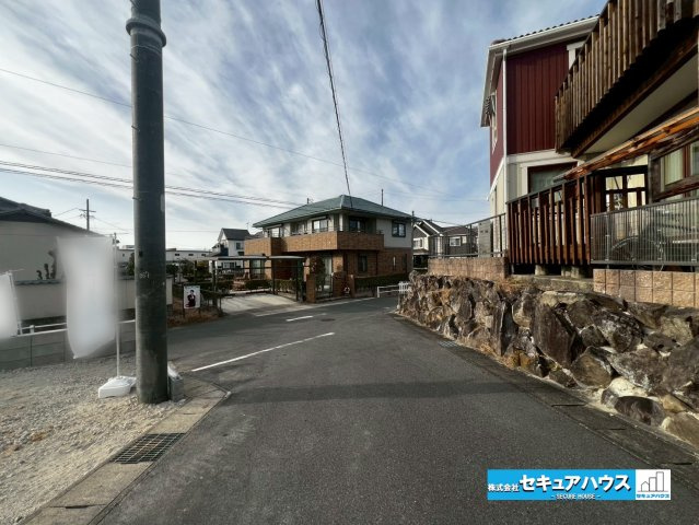 【同施工物件ご案内可能】日進市藤塚1丁目　全1棟の前面道路含む現地写真|事前予約にて現地ご見学いただけます！お気軽にお問い合わせください♪
■株式会社　セキュアハウス　豊明支店■
住宅ローンに強く、知識、経験豊富なスタッフ在籍
お客様に寄り添い、ご成約後もサポート致します