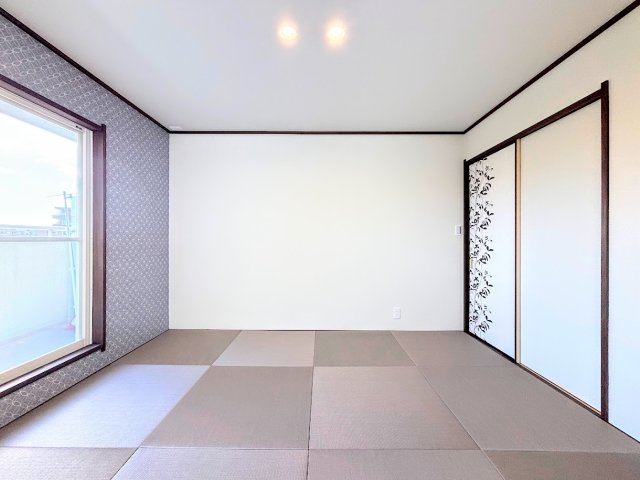 戸塚区名瀬町　中古戸建て　第2の和室|◆感性を育むプライベートルームはシンプルでスマートな空間。好みの空間で読書をしたり、音楽を聞いたりと一人の時間も充実したものにできます。
