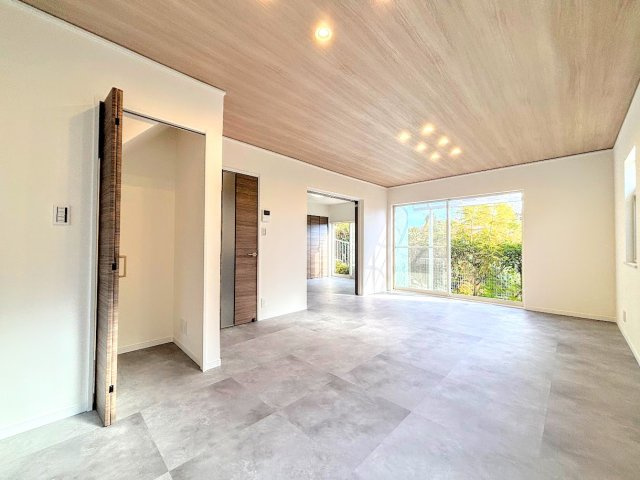 戸塚区名瀬町　中古戸建て　第2の居間・リビング|◆リビングは一日中太陽の光が射し込みます。家族が集まる空間は、自然と笑顔が溢れます！
