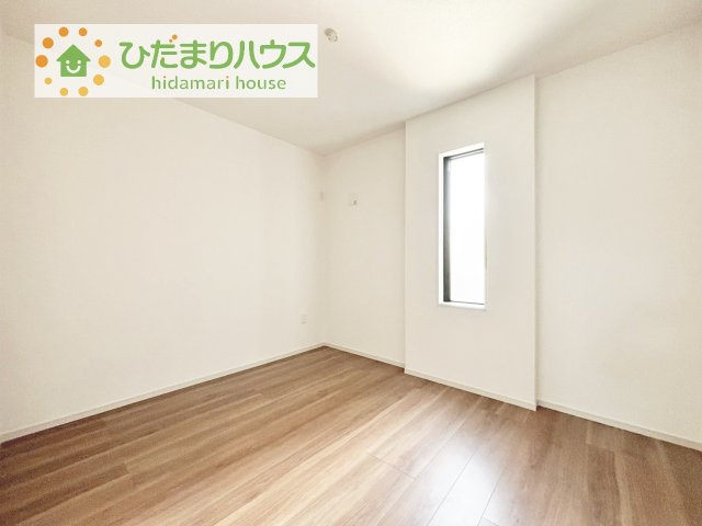 【洋室】 | つくば市今鹿島9期　新築戸建　全3棟 | お掃除しやすく、清潔感を保てるのでダニも発生しにくいフローリング♪