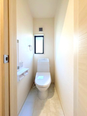 リーブルガーデン岸和田岸城町　2号棟のトイレ|コンパクトで使いやすいトイレです