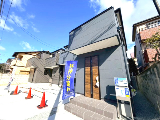 リーブルガーデン岸和田岸城町　2号棟の前面道路含む現地写真|前面道路含む現地写真です