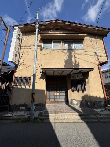 想定年間賃料　72万　想定利回り　20.5％　木造の外観