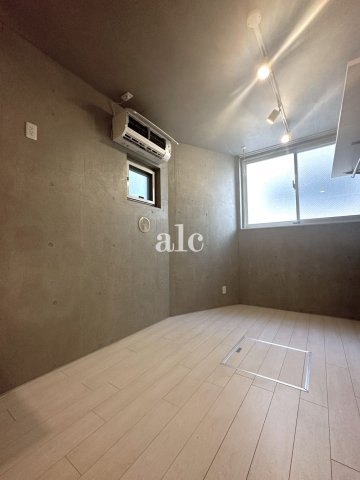 CICADA NAKANOの居間・リビング|◆築浅◆敷金礼金ゼロ！2人入居可◎ペット可◎◆中野駅10分◆