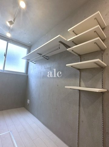 CICADA NAKANOの収納|◆築浅◆敷金礼金ゼロ！2人入居可◎ペット可◎◆中野駅10分◆