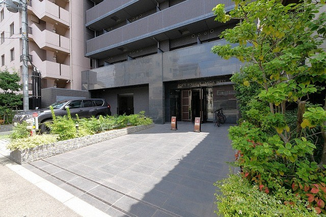 ポルト・ボヌール梅田ＷＥＳＴのエントランス