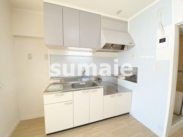 渋谷コート２号棟のキッチン|キッチン周りはタイルでお手入れ簡単☆