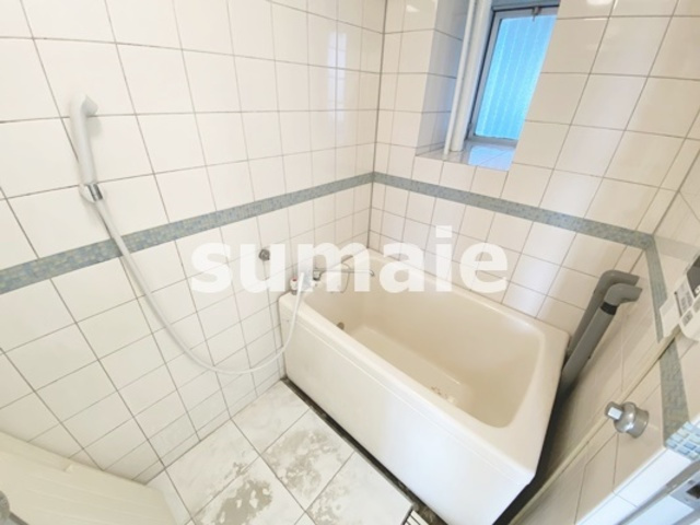 渋谷コート２号棟の浴室|窓付きのバスルーム☆