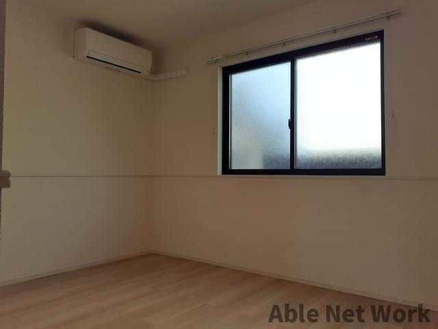 ル・ソレイユⅠの居間・リビング|６．１帖の洋室