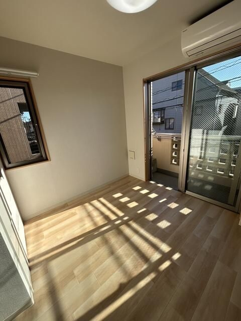 ウィンマックス国立の居間・リビング