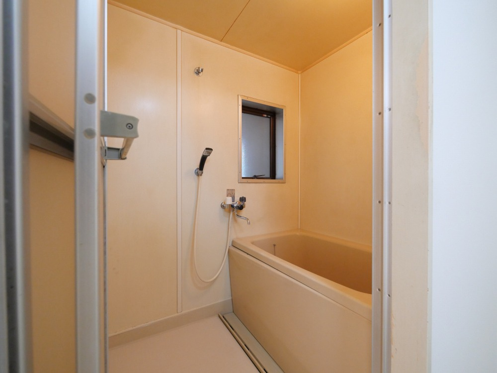 大阪市生野区小路東６丁目の賃貸マンションの浴室