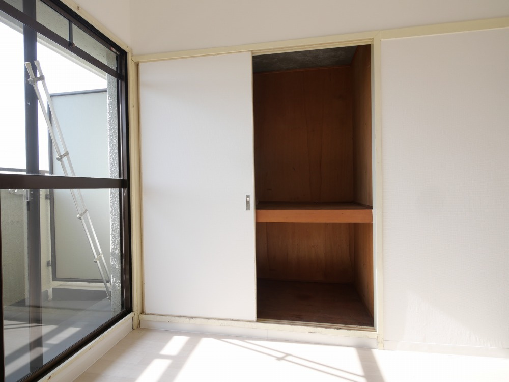 大阪市生野区小路東６丁目の賃貸マンションの収納