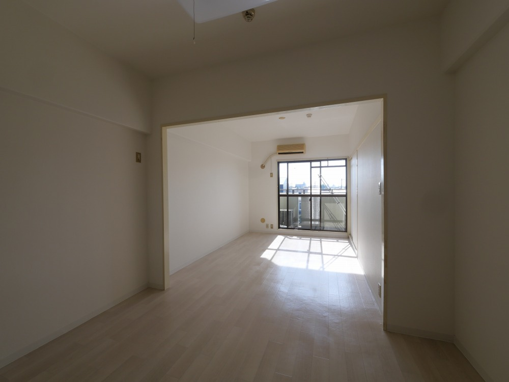 大阪市生野区小路東６丁目の賃貸マンションの居間・リビング