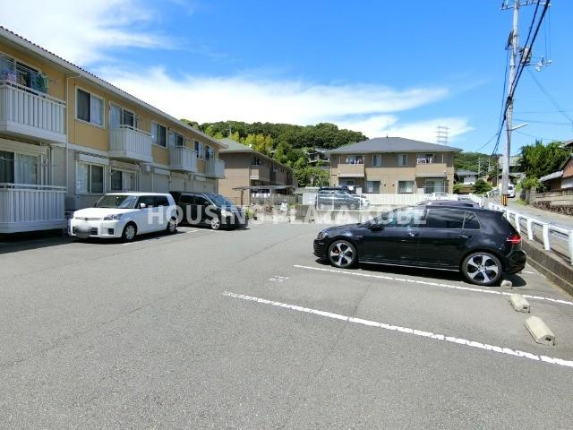 セブンレーヴの駐車場
