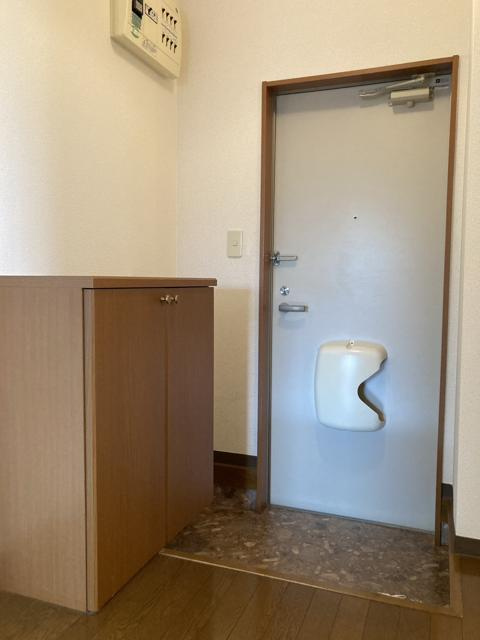 ヴァンベールC棟の玄関