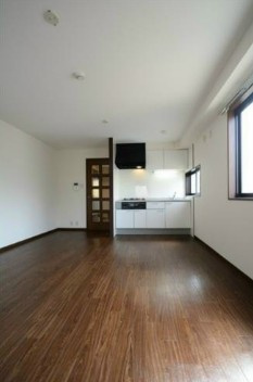 【居間・リビング】 | サクラマンション | 11.2帖の洋室。