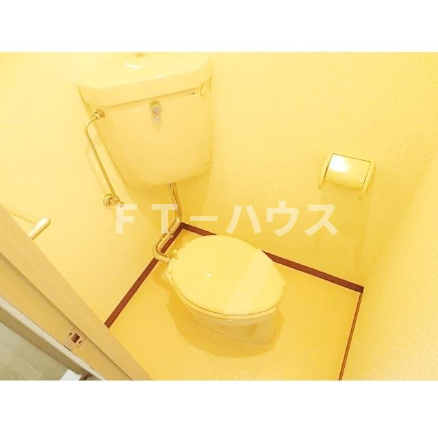 セントビック津田沼のトイレ|明るい室内です