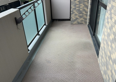 【バルコニー】 | ザ・ヴィスタ町田の杜 | バルコニーは、室外の専用スペースのうち、「屋根がなく開放された空間」であるものを指します。ベランダより広いタイプのものが多く、日当たりもよいため家庭菜園などを楽しみたい人にとって適した環境となります。