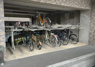【駐輪場】 | ザ・ヴィスタ町田の杜 | マンションの駐輪場は、事前に空きがあるか確認を取ると安心です。せっかく入居したのに駐輪スペースがない！なんてことになったら大変ですよね。そこで、内見時や購入前にはまず事前に確認しておくと良いでしょう。