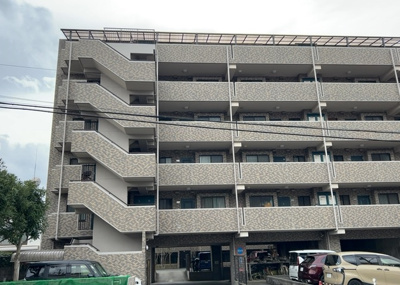 【構造・工法・仕様】 | ザ・ヴィスタ町田の杜 | ＲＣ造、Reinforced Concreteは直訳すると補強されたコンクリートです。主に柱や梁・床・壁が鉄筋とコンクリートで構成おり、鉄筋を組んだ型枠にコンクリートを流し込んで固めたものを指します。