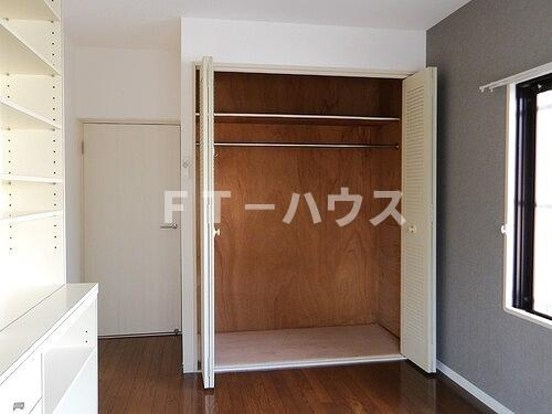 ライオンズマンション船橋飯山満台二番館の収納|洋室約6.6畳　クロゼット