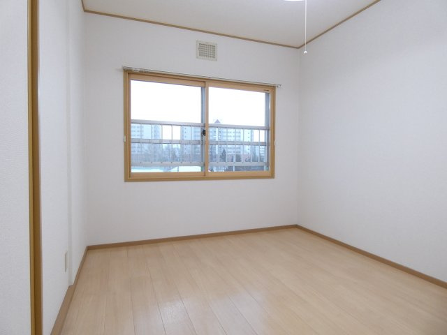 マンション鹿内の洋室