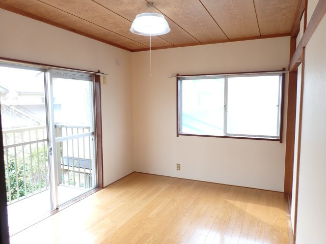 アイビス土合タウンK-7〜K-8の居間・リビング|2F洋室