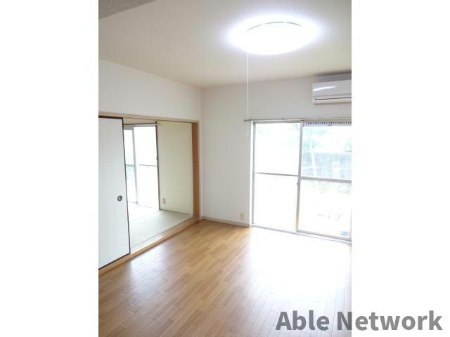 アイビス土合タウンK-7〜K-8の居間・リビング|広々使える空間※イメージ