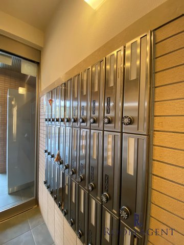 ランドハウスグランドウエストのエントランス