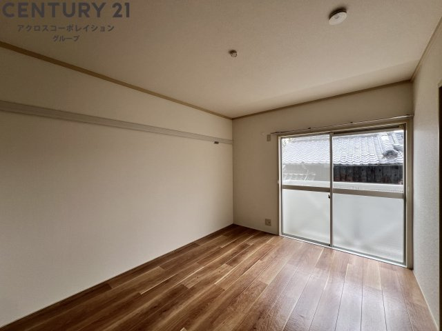 床色が落ち着いた色合いで綺麗です
