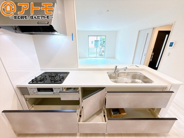 【キッチン】 | 藤枝市藤岡4丁目2期　新築戸建　1号棟 | 大容量システムキッチン♪お料理スペースやシンク広々！毎日の家事をしっかりサポート♪